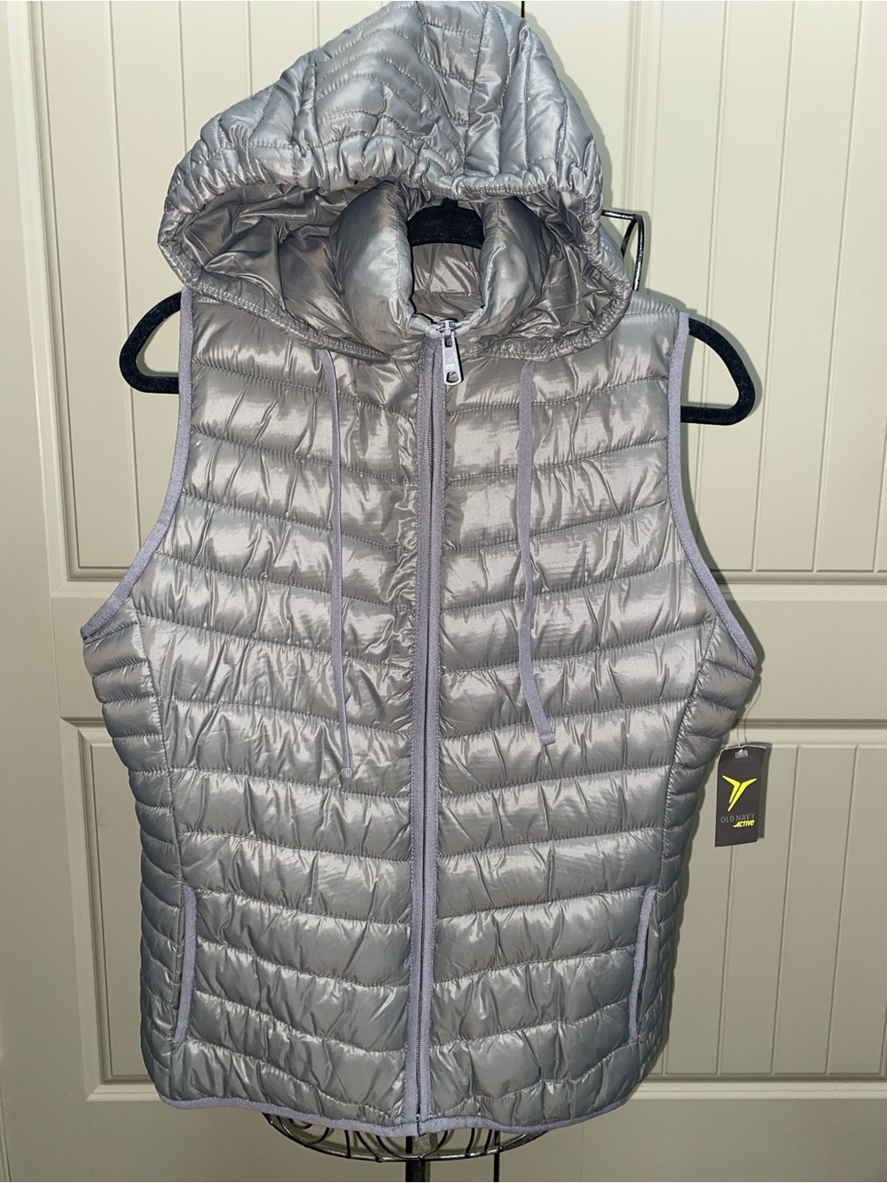 New old navy Lightweight Silver Quilted Hooded Vest - woman size large
